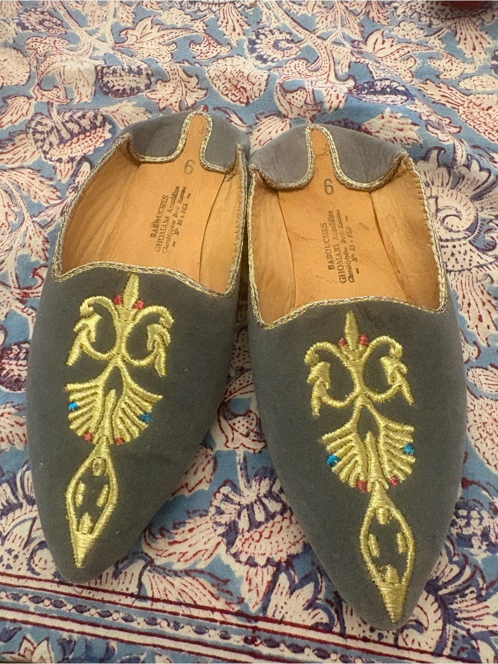 1970 Vintage Women's Pointed Embroidered Slippers in Gray with Gold Accent